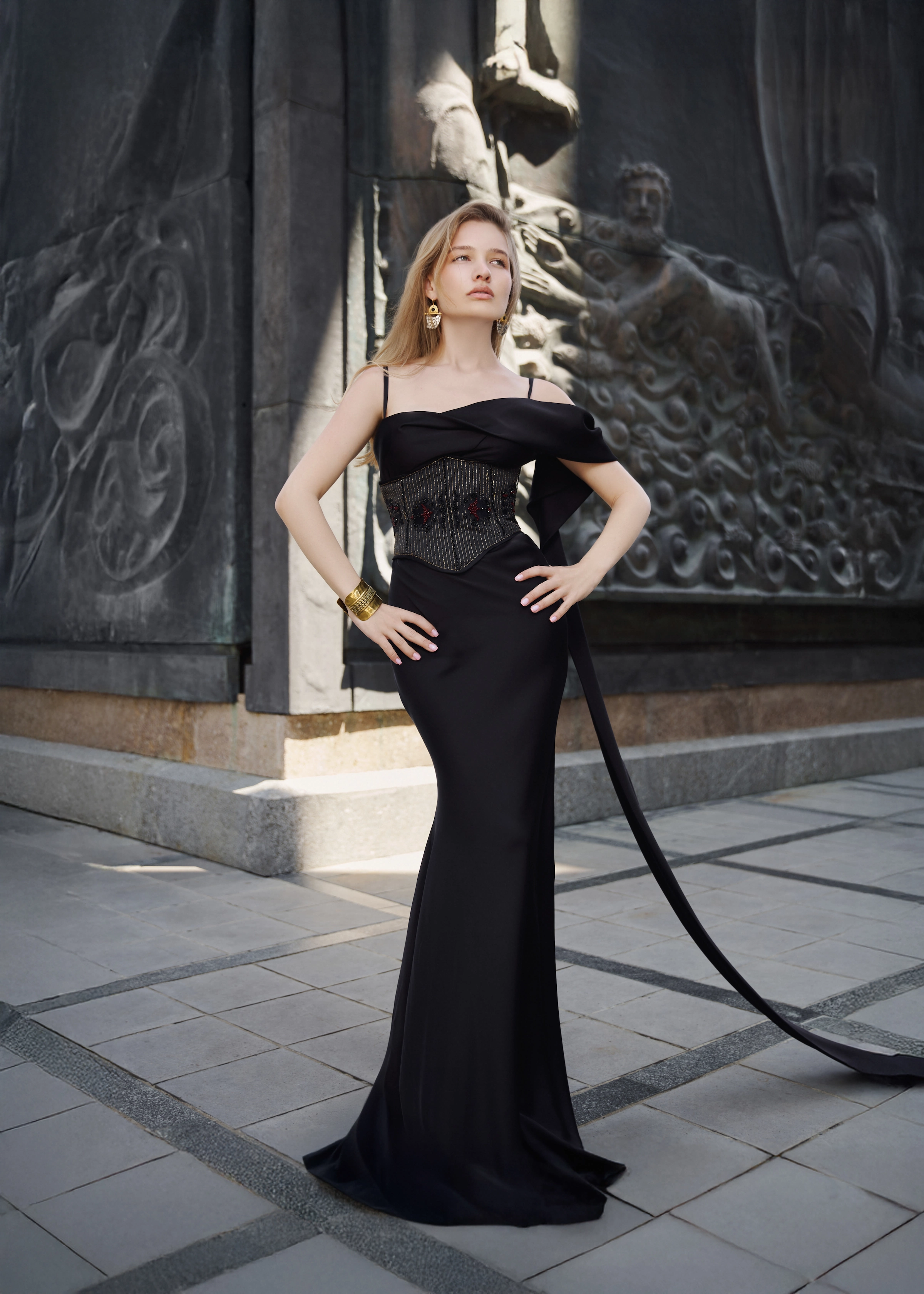 The Empress Gown (Black)